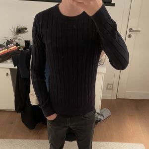 Morris  - Säljer min Morris tröja som är i bra skick. Storlek xs men passar s 