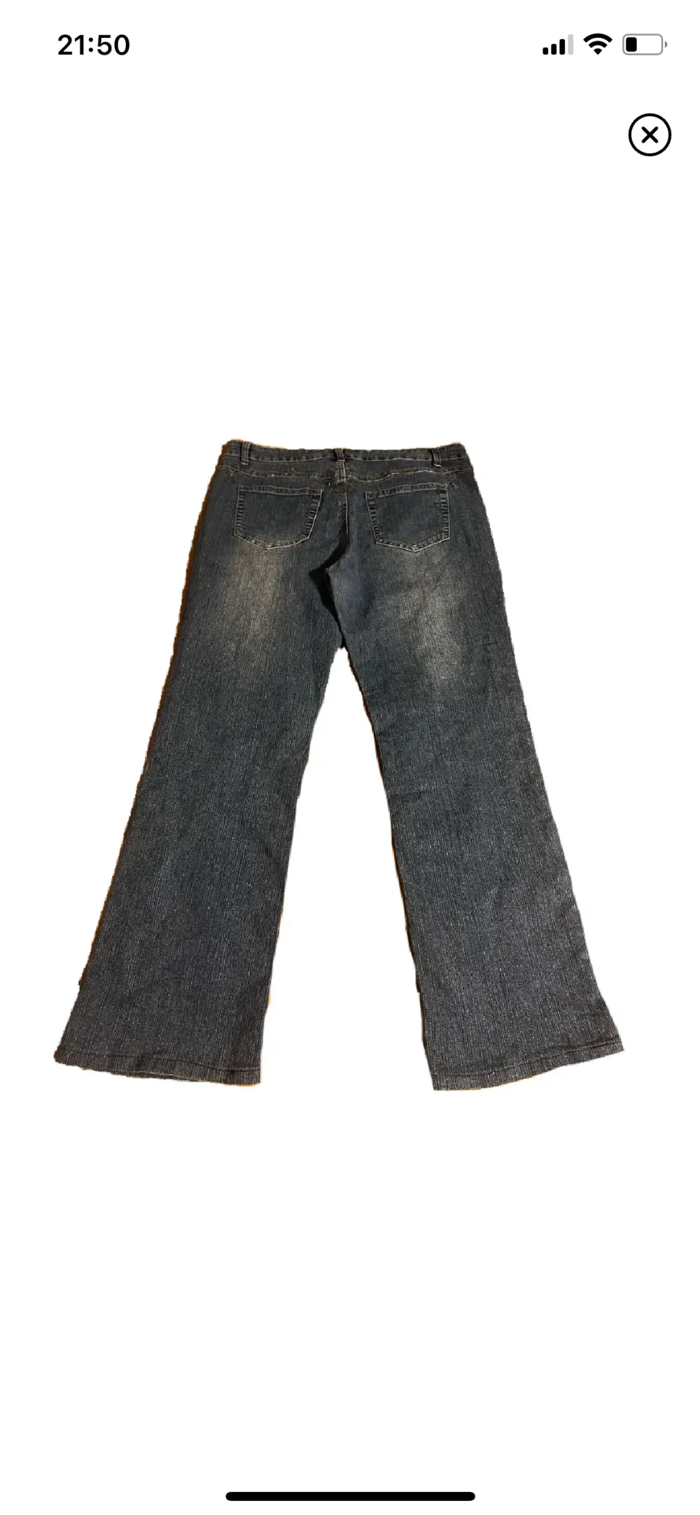 Jättefina jeans med tryck och stenar på några stenar har tyvärr fallit av, midjemåttet cirka 42 cm. Köpta på Plick men passade inte mig, buda gärna! . Jeans & Byxor.