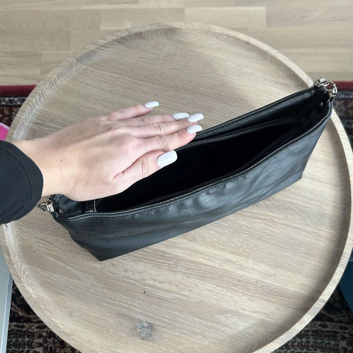 cute handbag with metal strap - 90