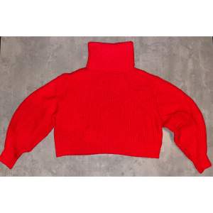 Röd stickad tröja från H&M, stl.XS/S. Bara använd 1 gång. Inga som helst tecken på användning.