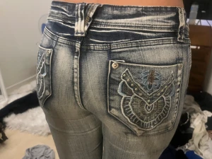 Jeans från Amisu - Fina lågmidjade Jeans, knappt använda och bra skick. 