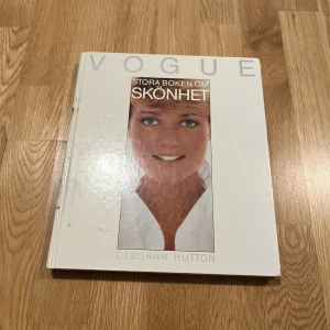 VOGUE - Engelska orginalets title: Vogue Complete Beauty Utgiven 1985  