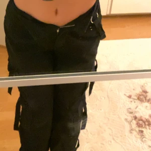 Svarta cargos - Svarta cargos från boohoo.