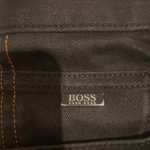 Hugo boss jeans knappt använda 