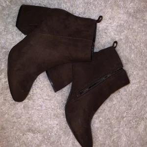 Bruna Klackaskor - Begagnade men inget synlig användning 