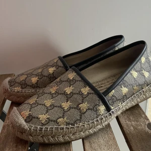 Gucci - Espadrille - Stilrena sommar skor som passar till allt. Välskötta och fräscha. Box medföljer.