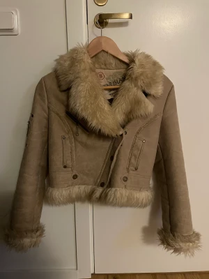 Pälsjacka - Säljer denna fina vintage pälsjacka 