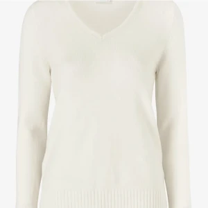 Vit stickad tröja  - Vit vringad tröja, bra skick, köpt här på Plick🥰