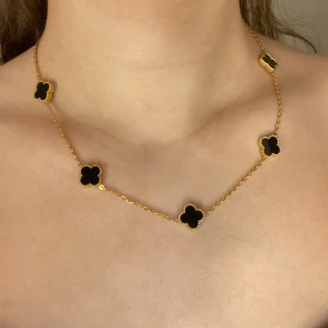 treklöver halsband - mycket bra skick, guldpläterad 18k