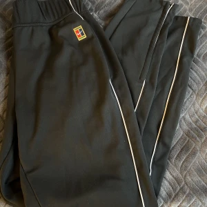 Nike byxor  - Snygga Nike byxor. Aldrig använda 