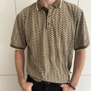 Vintage oversized pikétröja  - | Skick: 8/10 | Storlek: M/L | Material: 100% bomull | Vintage piké köpt på second hand.