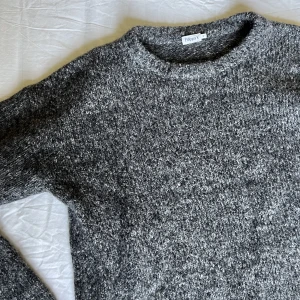 Stickad tröja - Stickad tröja från Filippa K. Normal passform.