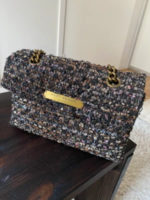 kurt Gieger väska medium  - Kurt geiger väska som används väl, är i bra skick och väl omhändertagen!