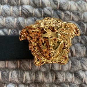 Versace - Ett Versace belt mycket bra skick storlek 85 cm i midjan ordinarie pris 1800 mitt pris 1000 