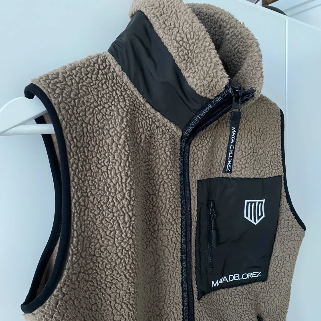 Maya Delorez väst - 91