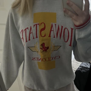 Vintage tjocktröja - Säljer min fina vintage tröja då den inte kommer tillanvändning, i fint skick 🤍