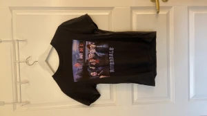 Riverdale t-shirt - Denna köpte jag för något år sedan när jag var i min ”riverdale era”. Den är i bra skick. Skrynklet är enkelt att fixa! 