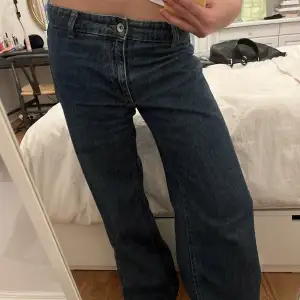 Super snygga lowwaist jeans som jag säljer bara för att dom inte kommer till användning. Mycket bra skick! 