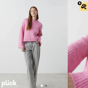 Stickad  - Säljer denna otroligt fina sköna tröjan från Gina! Använd ENDAST 1 gång där av helt ny. Köpt för 300kr men säljer för 250❤️ skriv för fler bilder❤️säljer pga den är lite för stor för mig!