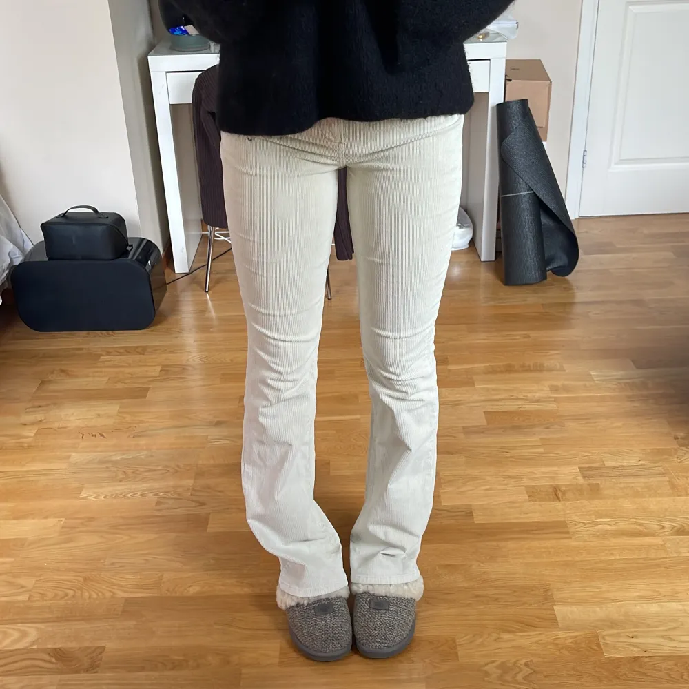 Så snygga manchester byxor köpta på urban outfitters men märket är BGG💕Jag är 177cm. Jeans & Byxor.