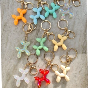 Nyckelring ballonghund  - Fina handgjorda nyckelringar. Priset gäller 1 st. Valfri färg  