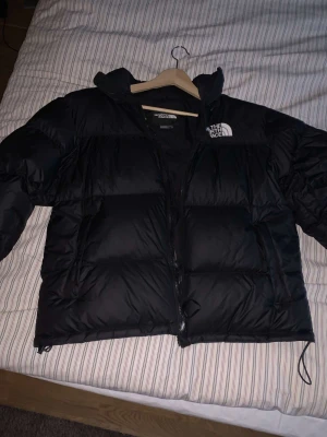 The north face jacka  - Fin the north face jacka som jag säljer för jag inte änvänder den längre. 