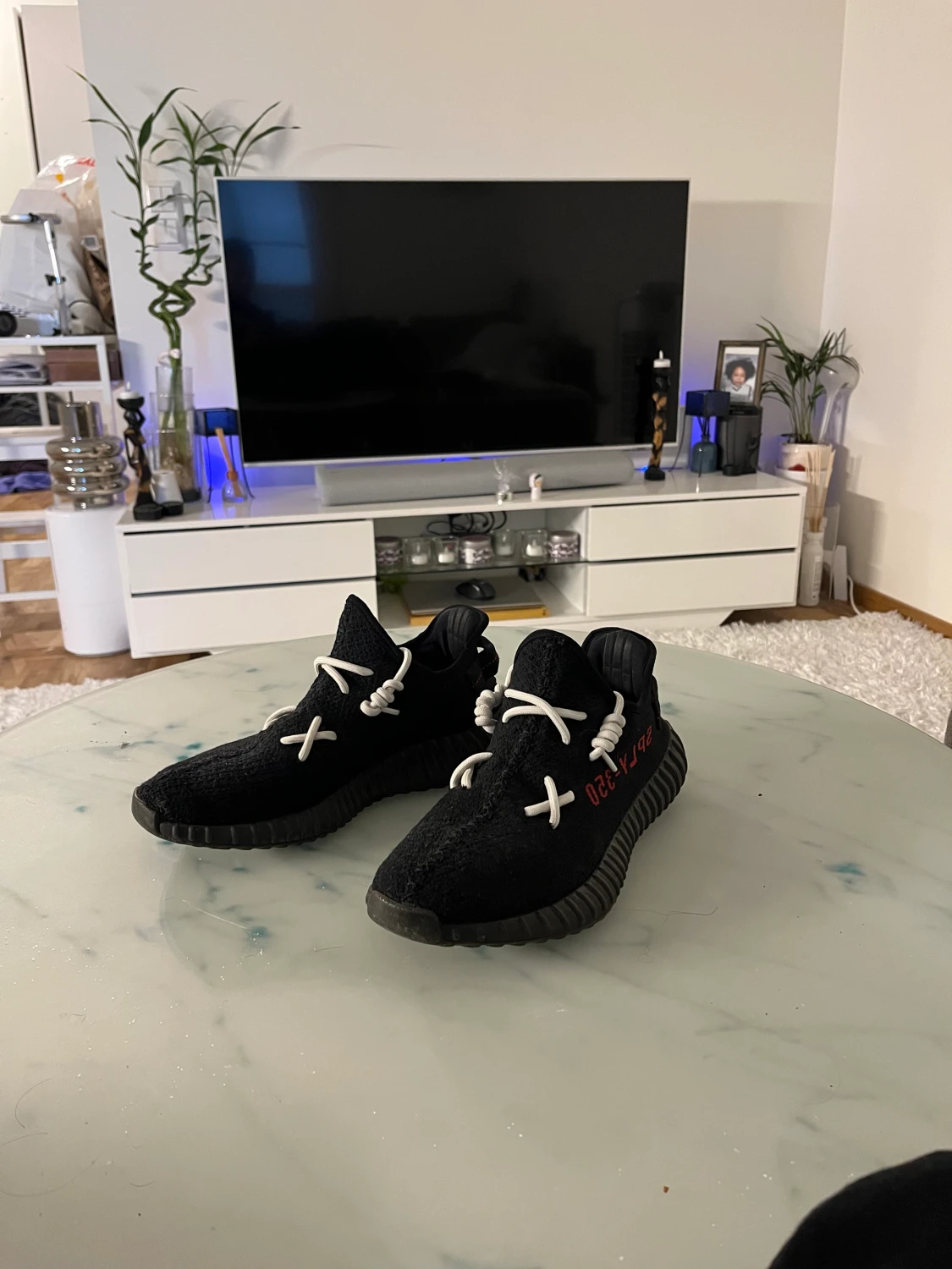 Yeezy 350 v2 bred