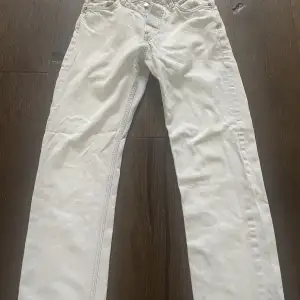 Snygga jeans ifrån weekday Ljusblåa Modell: Space Bra skick