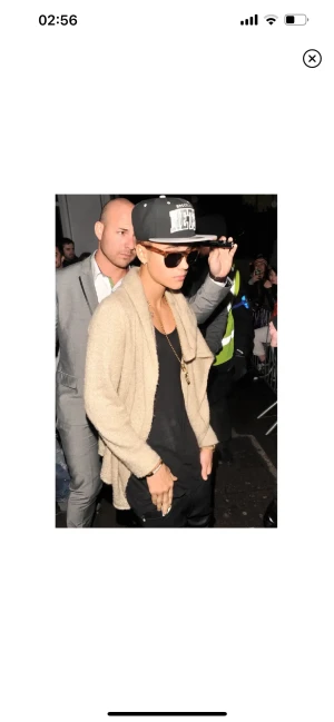 Kofta - Kofta med huva från H&M, köpt på herr-avdelningen. Helt ny med lappen kvar. Storlek XS (As seen on Justin Bieber). Använd gärna köp nu om du vill köpa.
