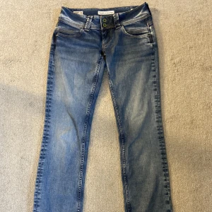 Pepe jeans  - Lågmidjade o bra skick, skriv för fler bilder eller om ni har frågor! 🙌🏼