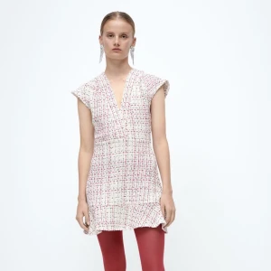 Klänning - Klänning från Zara i storlek XS. Endast använd två gånger. 