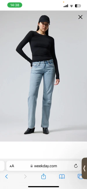 Arrow low jeans från weekday - Så fina jeans från weekday. Knappt använda