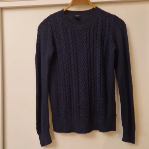 Stickad Tröja - Stickad tröja