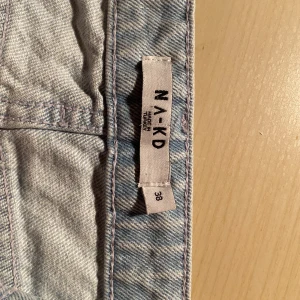 Jeans - Säljer mina sjukt snygga jeans som köptes i en för stor storlek,  de är då i helt nytt skick! 