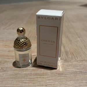 Parfym  - En mini parfym luktar rosor och blommor 🌹 