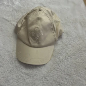 Keps - Helt ny, har aldrig använt den, använd gärna köp nu 💋