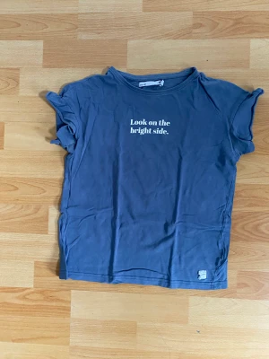 Tröja  - Säljer denna volangen toppen från Lager 157. Köparen står för frakten. ❤️ 