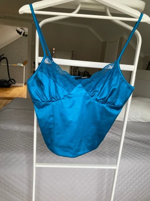 Jätte fint linne  - Fint linne i stolek M. Aldrig använd endast testad. Ordinarie pris 180kr säljer för 50kr.  