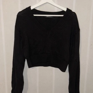Tröja  - Croptop från H&M. I användt skick men absolut inte dåligt. 
