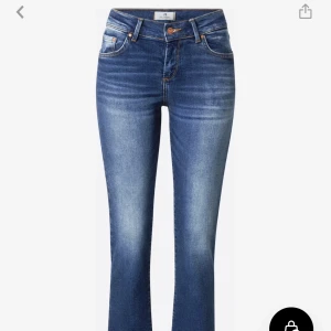 POPULÄRA LTB JEANS - Säljer mina älskade LTB jeans då de tyvärr har blivit för små. 💞 De är i modellen Fallon. Kom privat för egna bilder! Nypris är 799kr på Aboutyou. 