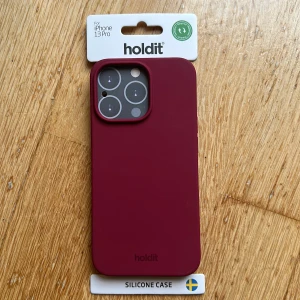 Mobilskal - Sjukt snyggt och helt oanvänt skal till iphone 13 pro. Köpte fel häromdagen men märkte det inte förens jag testade det på🥲 orginalpris: 199kr