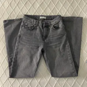 Snygga grå jeans, använt 2 gånger.