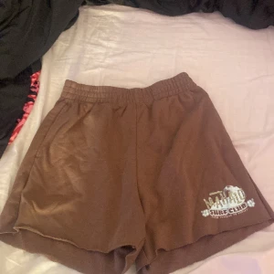 Bruna shorts - Brustna shorts fårn divided& H&M