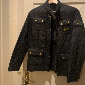 Barbour jacka  - Helt ny aldrig använd  Som en vuxen S