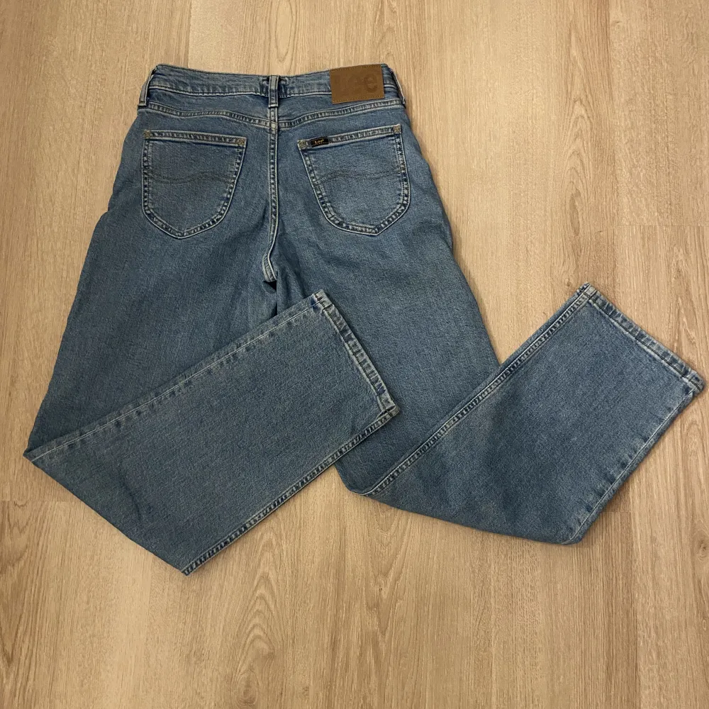 Low waist raka jeans från Lee. Jeans & Byxor.