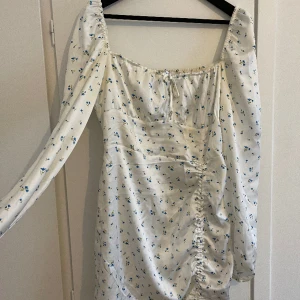 Klänning nakd  - Använd få gånger, fint skick 