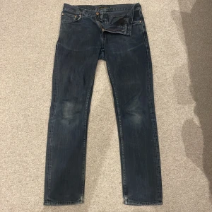 Nudie jeans! - Säljer mina över feta nudie jeans i storlek W28 L32. Modellen heter Lean Dean och sitter slim. Skick: 8/10 Nypris: 1600kr Mitt pris: 480kr Hör av er vid funderingar! Mvh
