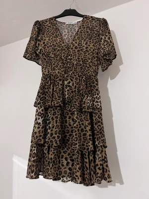 Klänning  - Söt klänning som är använd vid ett tillfälle. 