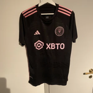 Miami tröja - Fin tröja i bra skick. Storlek M