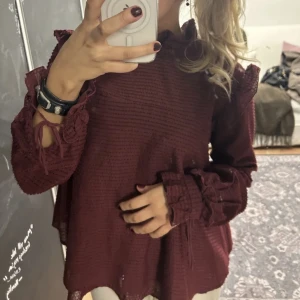 Blus - Jättefin blus som jag köpt här på Plick men inte fått någon användning av, storlek 36💞 (lånad bild, kontakta mig för egna)